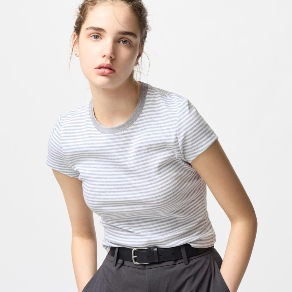 UNIQLO - NWT - White and Gray Fitted Short Sleeve Tee